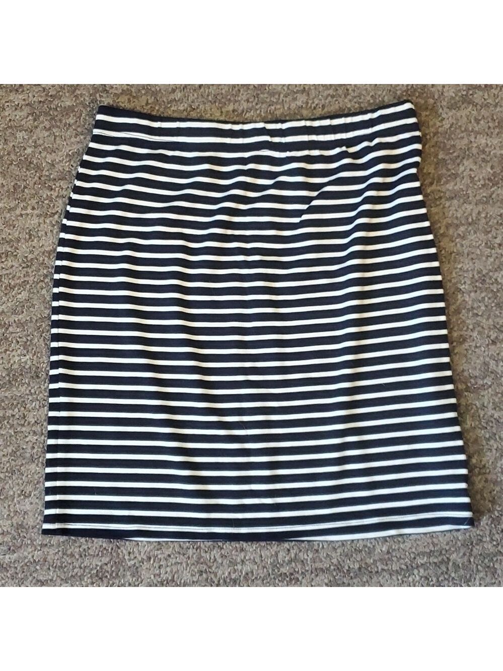 Ladies skirt $5 if buying 2 or more items
